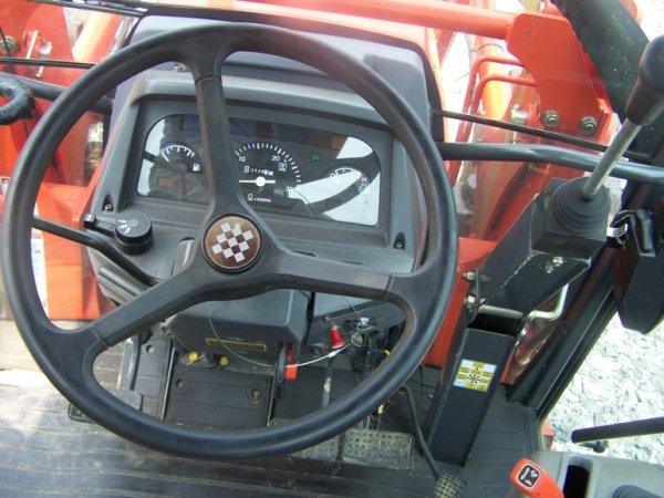 Kubota M9000 4x4 Tractor Loader with Cab - 8
