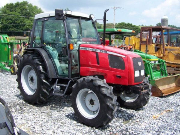 Massey Ferguson 2210 4x4 Tractor With Cab Aug 13 07 G W Mcgrew Auction Company Inc In Pa