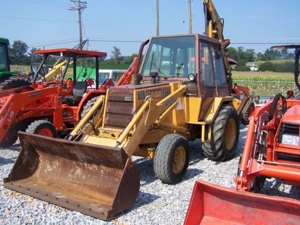 Case 480E Tractor Loader Backhoe Nice with EROPS: This is a 1988 Case 480E Construction King tractor loader backhoe. This backhoe is powered by a 63 horsepower diesel engine with 3640 hours. This backhoe has 80" front bucket, 16" rear bucket, 12' dig