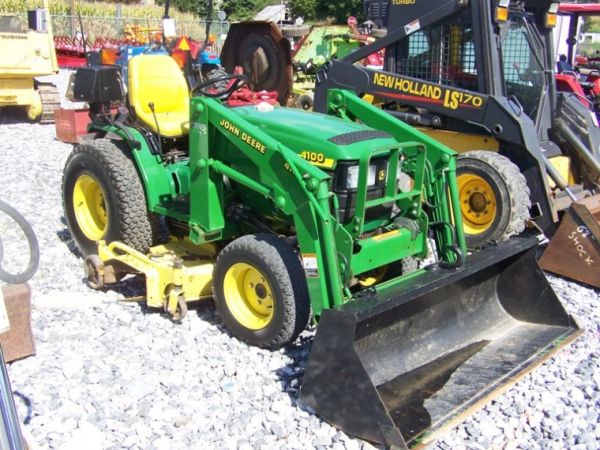 John Deere 4100 4x4 Compact Tractor with Loader: This is a 1998 John Deere 4100 4x4 compact tractor powered by a 20 horsepower diesel engine. This tractor as hydrostatic transmission, John Deere 410 loader with 61" bucket, Cat 1 3Pt with 540 shaft,