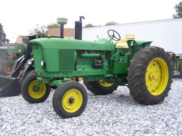 1972 John Deere 4020 Side Console Farm Tractor: This is a s 1972 John Deere 4020 side console farm tractor, powered by a 94 horsepower diesel engine. This tractor has R&P axels, 2 rear remotes, 540/1000 shaft PTO, front weights, show 72 hours, and