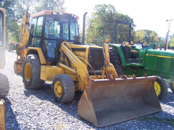John Deere 410D 4x4 Tractor Loader Backhoe w/ EROP: This is a 1993 John Deere 410 D 4x4 tractor loader backhoe with EROPS. This backhoe is powered by a 85 horsepower diesel engine with 3662 hours. This backhoe has 91" front bucket, 22" rear toothed buc