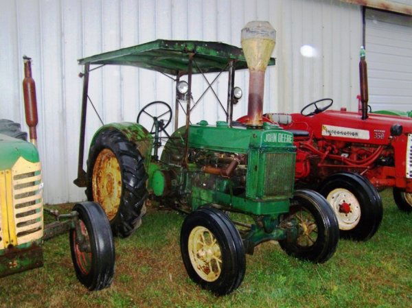 John Deere BO Unstyled Tractor Original: John Deere BO Unstyled Tractor, this tractor was local and has been in one collection for 25 years. Runs Great. Serial #330106 This is an ABSOLUTE AUCTION. WHICH MEANS ALL ITEMS SELLS IRREGARDLESS OF