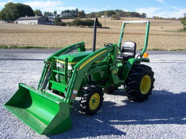 John Deere 790 4x4 Compact Tractor with Loader: This is a 1999 John Deere 790 4x4 compact tractor with JD300 Loader. This tractor is powered by a 27 horsepower diesel engine that has 285 hours. This tractor has manual transmission, 62" bucket, ROPS