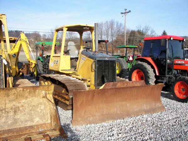 John Deere 450H LGP Crawler Dozer, OROPS,: This is a nice John Deere 450H LGP crawler dozer with OROPS. This dozer is powered by a 74 horsepower diesel engine that has 2515 hours. This Dozer has 9'6" 6 way blade, hydrostatic transmission, and