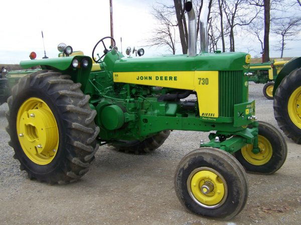 John Deere 730 D.E.S Antique Tractor: This is a older restoration John Deere 730 D.E.S tractor with factory wide front. This tractor has factory 3pt with no top link, flat top fenders, and 4 sets or rear weights. Serial # 7303767 ****This