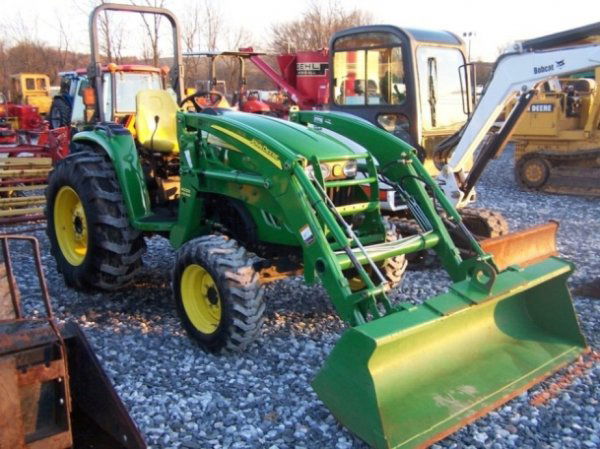 John Deere 4720 4x4 Compact Tractor with Loader: This is a very nice John Deere 4720 4x4 compact tractor with JD 400x Loader. This tractor has 145 hours and is powered by a 51 horsepower diesel engine. This tractor has eHydro transmission, foldable