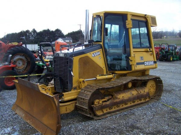 2000 John Deere 450H LT Crawler Dozer, EROPS: This is a nice 2000 John Deere 450H LT crawler dozer with EROPS. This dozer is powered by a 70 horsepower diesel engine that has 1809 hours. This Dozer has heat air and radio, 96" 6 way blade, hydrost