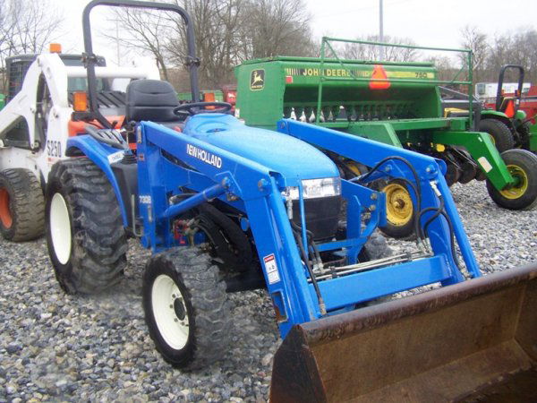 New Holland TC33D 4x4 Compact Tractor with Loader: This is a nice New Holland TC33D 4x4 compact tractor with New Holland 7308 loader. This tractor has 958 hours and is powered by a 33 horsepower diesel engine. This tractor has a hydrostatic transmissi