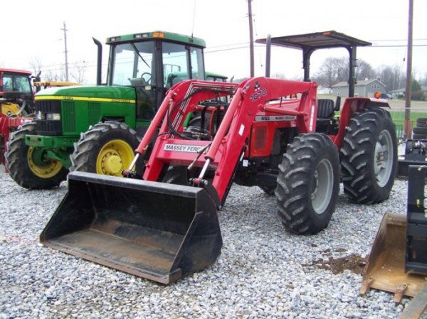 Massey Ferguson 492 4x4 Farm Tractor with Loader: This is a Massey Ferguson 492 farm tractor with loader. This tractor has 558 hours and is powered by a diesel engine with a 85 horsepower PTO. This tractor has canopy ROPS, 3pt hitch with 540 shaft PT