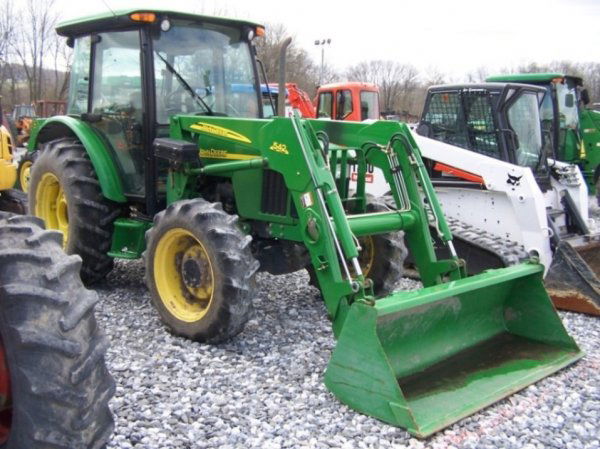 John Deere 5420 4x4 Farm Tractor with Cab Loader: This is a Nice John Deere 5420 4x4 farm tractor with cab and JD 542 loader. This tractor has 497 hours and is powered by an 81 horsepower diesel engine. This tractor has synchronized transmission, 74"