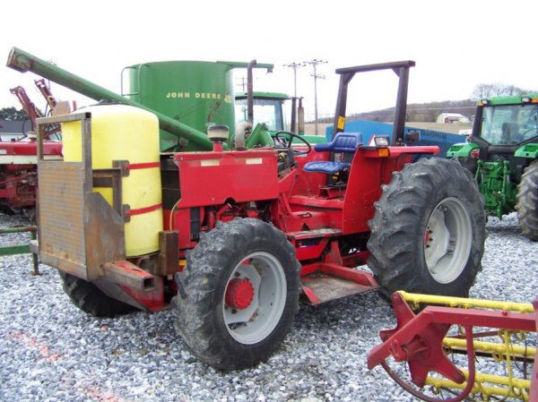 Massey Ferguson 383 4x4 Tractor, Spray Rig, ROPS: This is a Massey Ferguson 383 4x4 tractor with spray rig. This tractor has 2 hour meters the first one shows 100 hours and the second shows 1722 hours. This tractor has a 73 horsepower diesel engine,