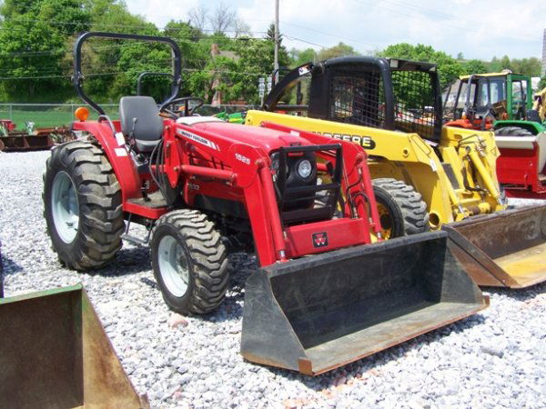 Massey Ferguson 1533 4x4 Compact Tractor Loader May 12 08 G W Mcgrew Auction Company Inc In Pa