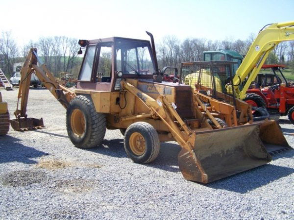Case 480E Construction King Tractor Loader Backhoe: This is a 1988 Case 480 E Construction King tractor loader backhoe with EROPS. This backhoe has 80" bucket, 36" rear toothed bucket, heat, 6457 hours, and 16.9-24 rear turf tires. Serial # JJG0002121