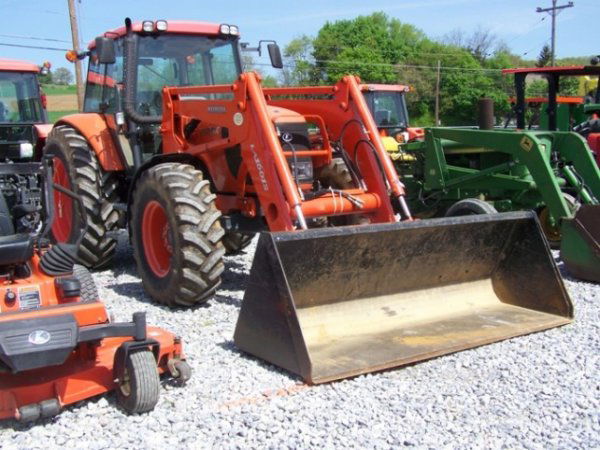 2006 Kubota M 125X 4x4 Cab Tractor with Loader: This is a very nice 2006 Kubota M 125X 4x4 Cab Tractor with Kubota L1601S self leveling loader. This tractor has 424 hours and is powered by a 125 horsepower diesel engine. This tractor has power shif