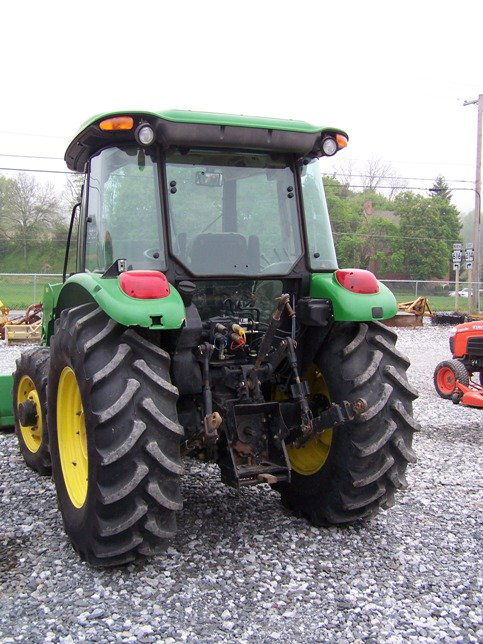 John Deere 5520 4x4 Farm Tractor with Cab Loader: This is a nice John Deere 5520 4x4 farm tractor with cab and JD 541 loader. This tractor has 985 hours, 89 horsepower, heat and air, synchronized transmission, 2 doors, 2 remotes, quick attach bucket,