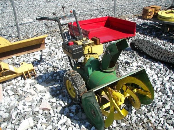 John Deere 826 Self Propelled Snow Blower: This is a John Deere 826 self propelled 2 stage snow blower. This snow blower does run, and it has a 25" width of cut. Tag # 37450 This is a due not miss event, you will not believe the Quantity or th