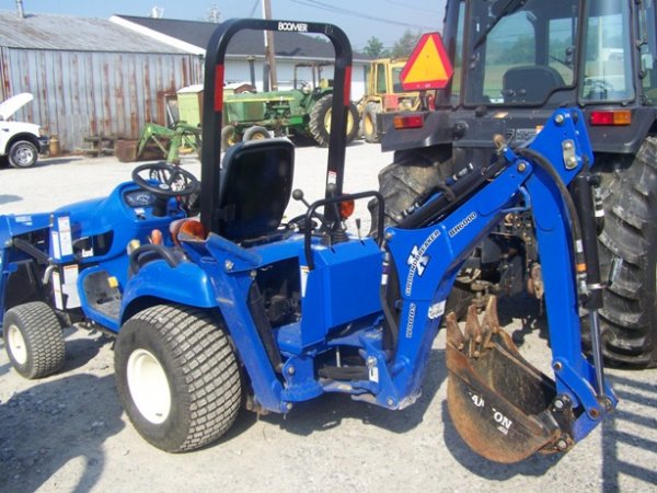 New Holland TZ22DA 4x4 Tractor Loader Backhoe - 2
