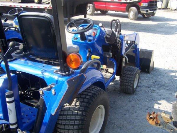 New Holland TZ22DA 4x4 Tractor Loader Backhoe - 4