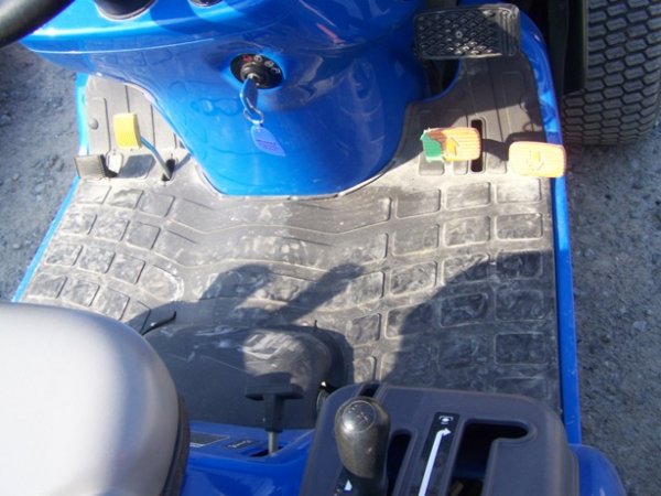 New Holland TZ22DA 4x4 Tractor Loader Backhoe - 8