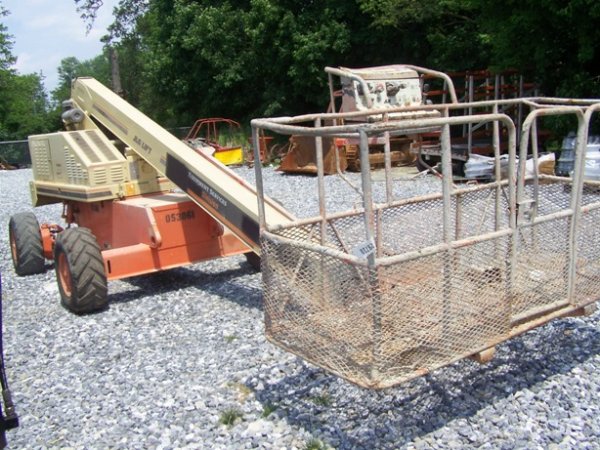 JLG 40H 40' 4x4 Manlift, 500 Lbs Lift Cap