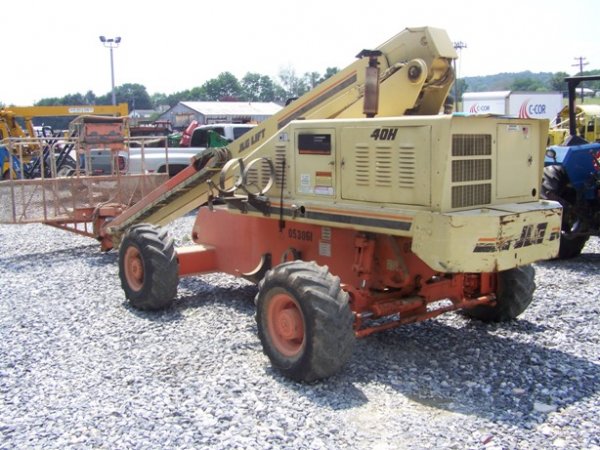 JLG 40H 40' 4x4 Manlift, 500 Lbs Lift Cap - 5