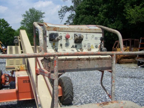 JLG 40H 40' 4x4 Manlift, 500 Lbs Lift Cap - 8