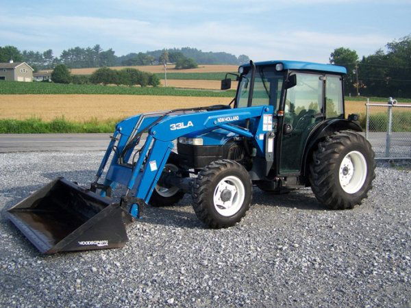 New Holland TN55 S 4x4 Tractor with Loader and Cab: This is a nice 2000 New Holland TN 55S 4x4 tractor with cab and 33 LA loader. This tractor has 50 horsepower diesel engine, left hand reverser, heat and air, 78" quick attach bucket, front aux hydraul
