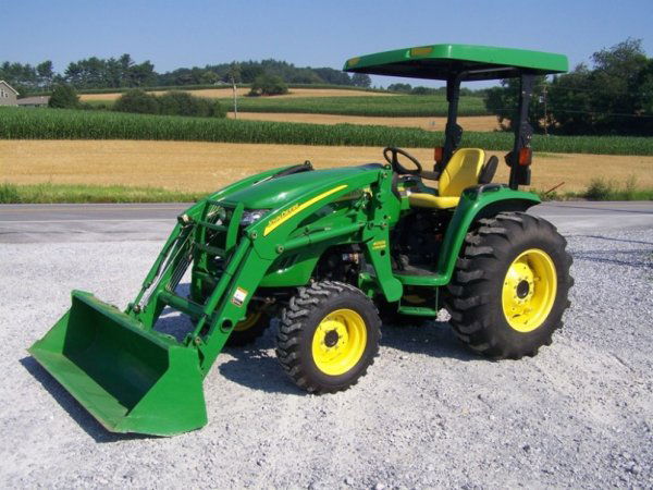 John Deere 4720 4x4 Compact Tractor with Loader: Same as New 2007 John Deere 4720 4x4 compact tractor with JD 400x loader. This is unit has 81 original hours, 58 horsepower diesel engine, eHydro transmission, JD quick attach bucket, 3pt hitch with 5