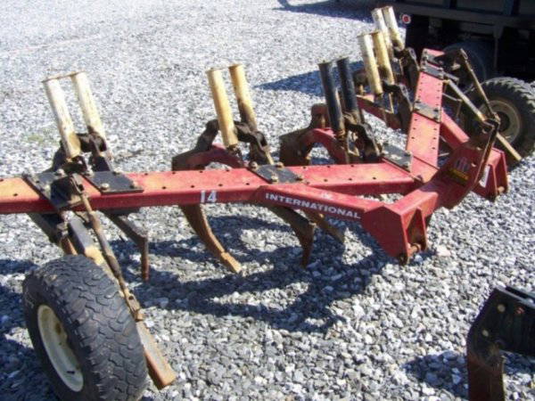 Case Ih 14 3pt V Ripper For Tractors, Auto Reset