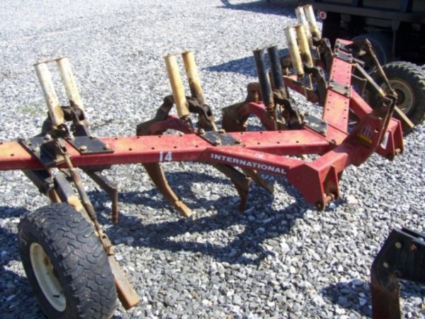 Case Ih 14 3pt V Ripper For Tractors, Auto Reset