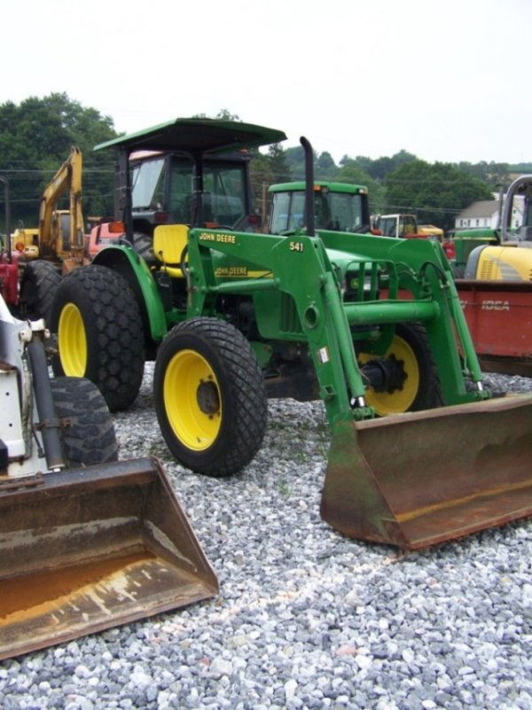 John Deere 5410 4x4 Tractor with Loader, Syncro: This is a 2000 John Deere 4x4 tractor with 541 loader. This tractor has 80 horsepower diesel engine, syncro transmission, 924 hours, 78" bucket, 3pt hitch with 540 shaft PTO, 2 remotes, and 18.4-26 re