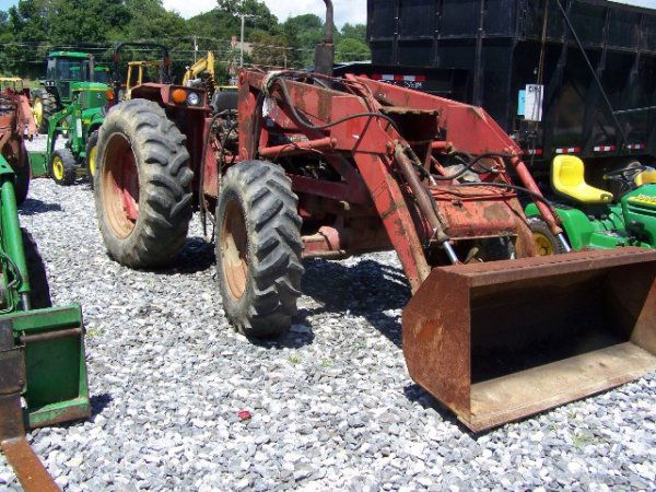 International 784 4x4 Farm Tractor with Loader: This is a International 784 4x4 farm tractor with loader. This tractor has 100 horsepower diesel engine, 3pt hitch with dual PTO, 1 remote , and 16.9-34 R-1 rear tires. This is an ABSOLUTE AUCTION. WH