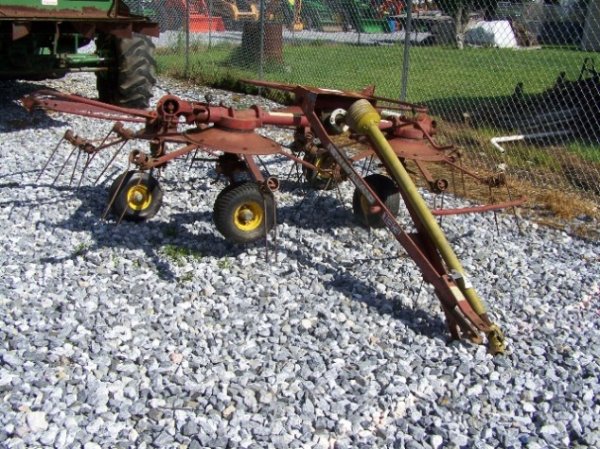 New Holland 163 Pull Type Tedder for Tractors
