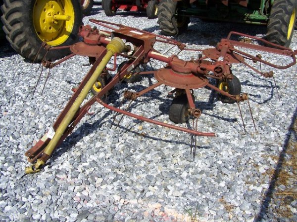 New Holland 163 Pull Type Tedder for Tractors - 2
