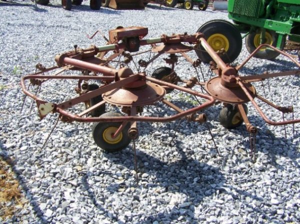 New Holland 163 Pull Type Tedder for Tractors - 3