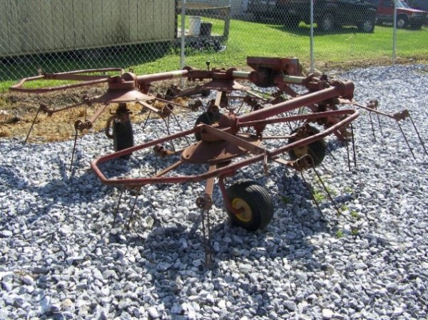 New Holland 163 Pull Type Tedder for Tractors - 4