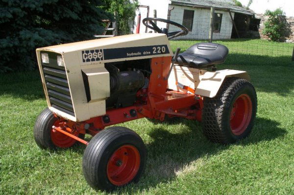 Original 1976 Case 220 Lawn Garden Tractor