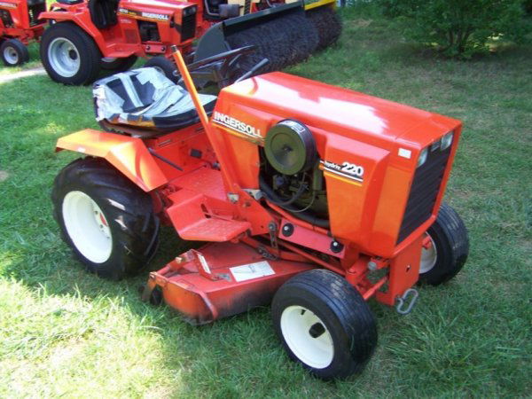 Case ingersoll garden 2025 tractor