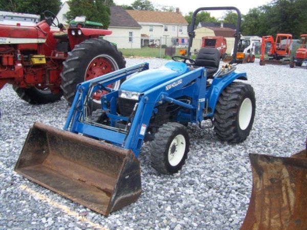 New Holland TC33D 4x4 Compact Loader Tractor - 2