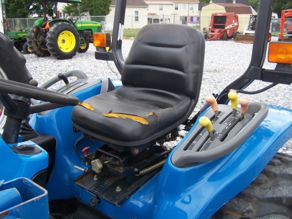 New Holland TC33D 4x4 Compact Loader Tractor - 7