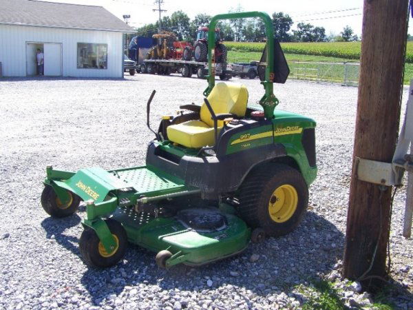 John Deere 997 Z Track Zero Turn Mower: John Deere 997 Z Track Zero Turn Mower, 212 Hours, 72" Deck, ROPS, Diesel Engine, Serial # DM997SC021991 This is a due not miss event, you will not believe the Quantity or the QUALITY!!! This is an au