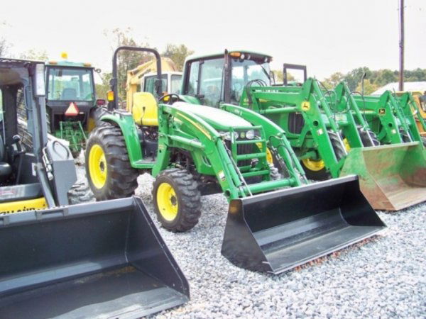 John Deere 4520 4x4 Compact Tractor with Loader: Very Nice 2005 John Deere 4520 4x4 Compact Tractor with 400X Loader, 298 Hours, eHydro trans, 53 Horsepower, Quickhitch 3pt, 72" Bucket and 17.5L-24 Rear Tires. Serial #LV4520H150251 This is a due not