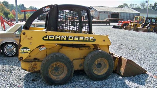 2000 John Deere 250 Skid Steer Loader, OROPS