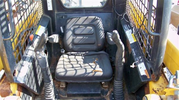 2000 John Deere 250 Skid Steer Loader, OROPS - 8