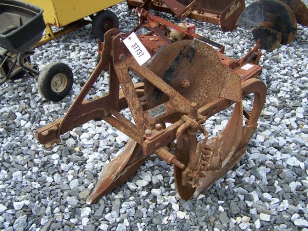 Dearborn 10-1 3pt 2 Bottom Plow for Tractors w/ Cou - 2