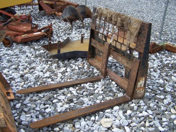 Woods 48" Quick Tatch Pallet Forks for Tractors - 2