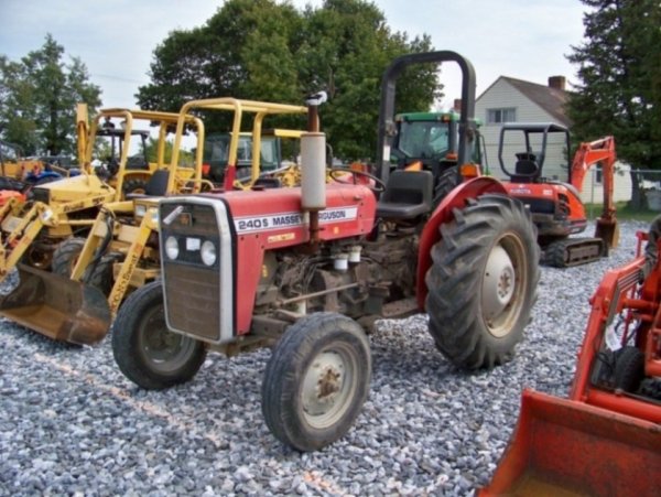 Massey Ferguson 240S Utility Tractor, Diesel - 3