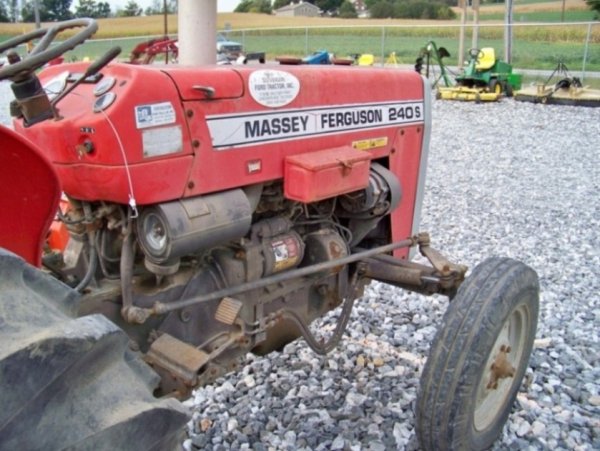 Massey Ferguson 240S Utility Tractor, Diesel - 9