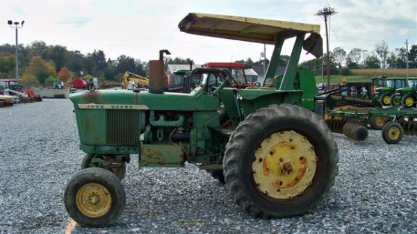 John Deere 3020 Wide Front Farm Tractor, - 2